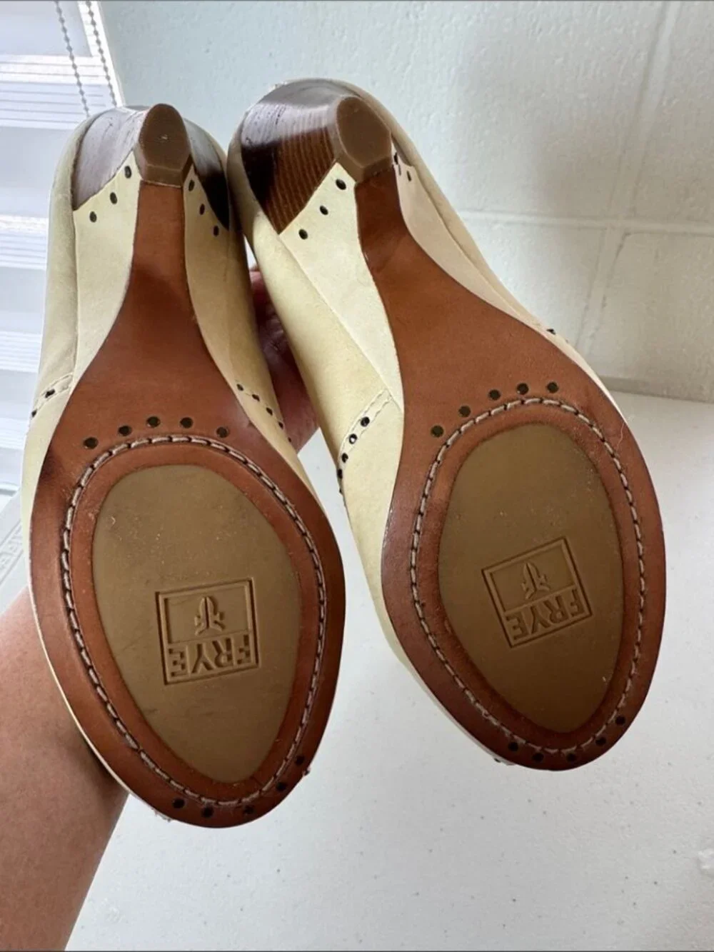 Frye Ivory Studded Peep Toe Low Heel Retro Size 8 Leather Boho Cottagecore - Picture 6 of 14